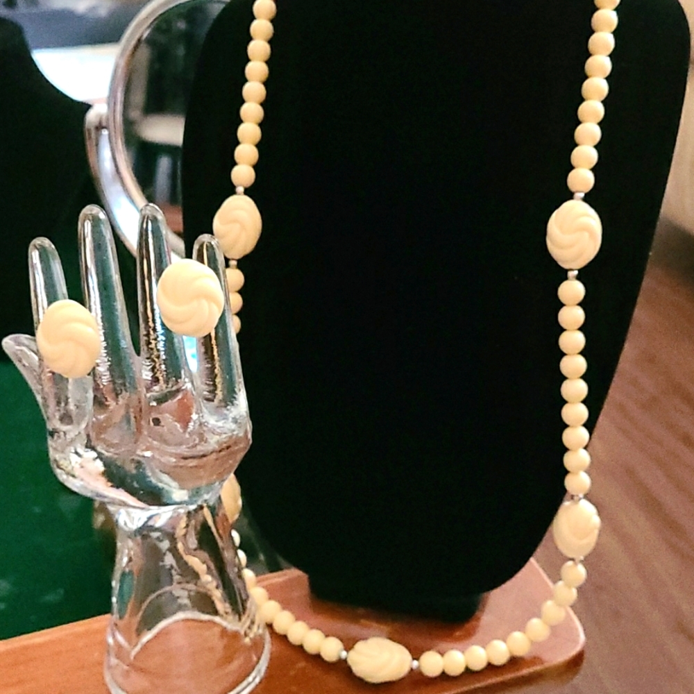 Vintage set of earrings and necklace